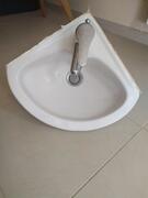 lavabo wc avec robinet