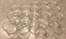 Pots de yaourts en verre transparent