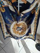 foulard bleu dessins jaune doré