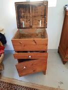 petit leuble en bois, ht 75 cm, large 48.5 cm, profondeur 36 cm