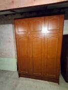 armoire Vintage