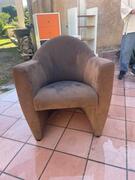 fauteuil marron en velours