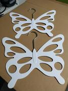 2 cintres à foulard forme papillon