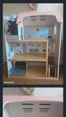 Maison de poupée en bois