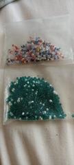 2 sachets de toutes petites perles