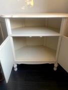 commode d’angle en bois blanc