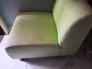 fauteuil vert en tissus