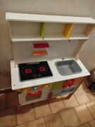 petite cuisinière enfant