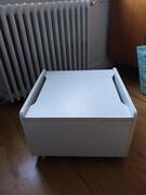 caisse sur roulettes blanche