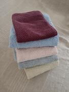 4 serviettes de toilette et 1 serviette à main