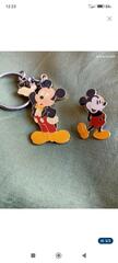 Porte clé et pin's Mickey