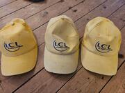 3 casquettes LCL