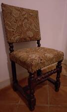 une chaise bois ancienne tapissée H93 L44 P47