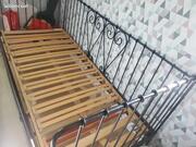 lit métal avec sommier lattes