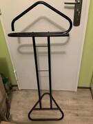 Valet en métal noir