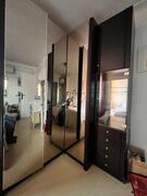 grande armoire à miroir et vitrine