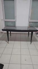 table pour salle à manger avec sa vitre de protection