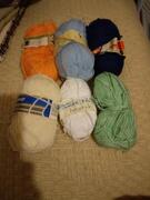 6 pelotes de laine couleurs