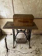 Table de couture d’époque