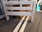 Lit simple en bois massif