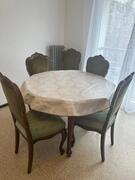 table ronde avec 4 chaises