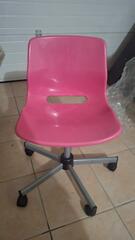chaise de bureau rose