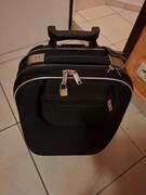 Petite valise à roulettes