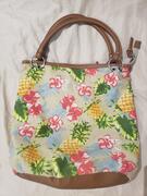 Sac à main fleuri et simili cuir