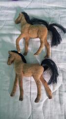 2 petits chevaux jouets