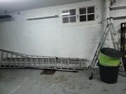 une échelle triple et un escabeau 5 marches