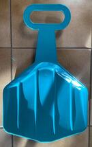 Luge en forme de pelle