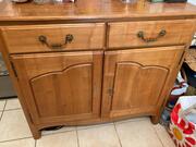 buffet pin 103x40cm hauteur 92cm, très bon état 2 portes 2 tiroirs