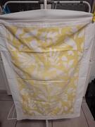 taie oreiller rectangulaire motifs blanc sur fond jaune