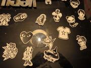 Lot d une 50 aine de stickers noir/blanc