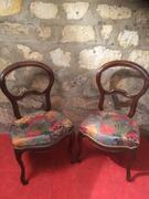 2 CHAISES TRES ANCIENNES IDENTIQUES