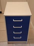 Petite meuble avec quatre tiroirs en bon état. A venir le chercher sur place