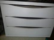 bloc en bois blanc. 3 tiroirs