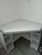 bureau angle blanc