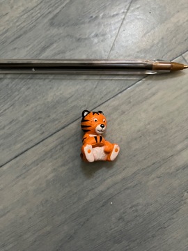 Petit tigre en plastique