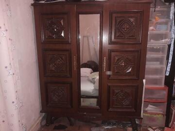 Armoire en bois massif