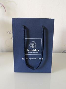 Petit sac cartonné avec cordon Leonidas