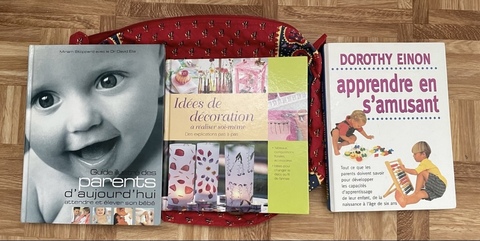 3 livres avec sac rouge