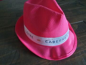 Chapeau rose publicitaire