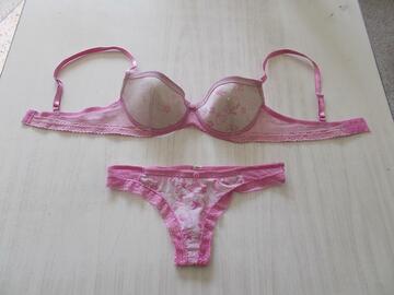 String femme taille 38/40 plus soutien gorge 90 B