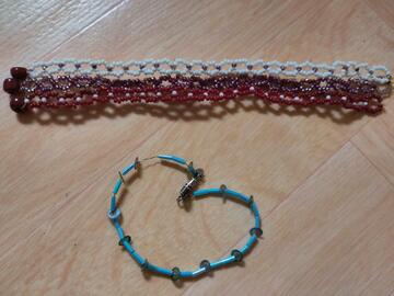 Deux bracelets en perles