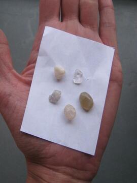 Assortiment de 5 gemmes/pierres NEUF