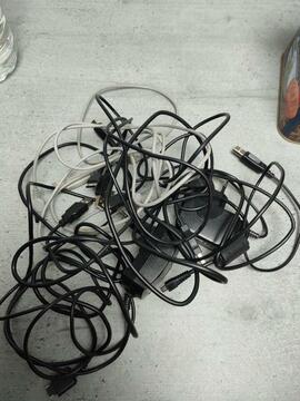 Lot cables et chargeurs anciens