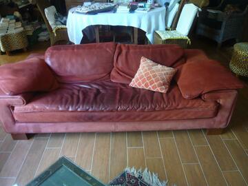 Grand canapé en cuir rouge