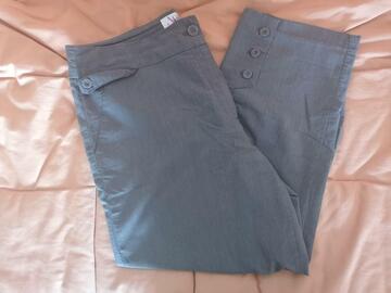 Pantalon 3/4 gris taille 40