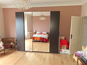 Grande armoire avec 2 portes miroir
